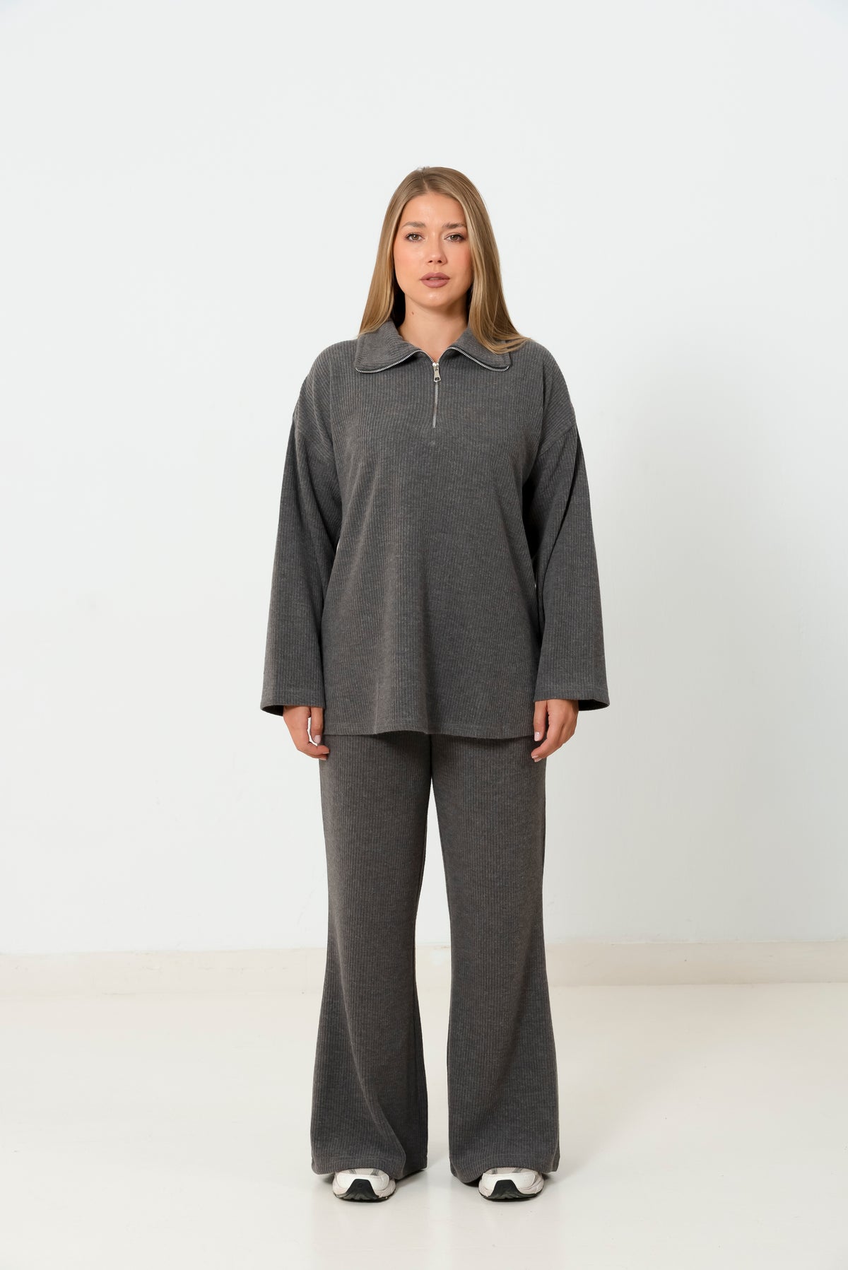 The daily set in grey