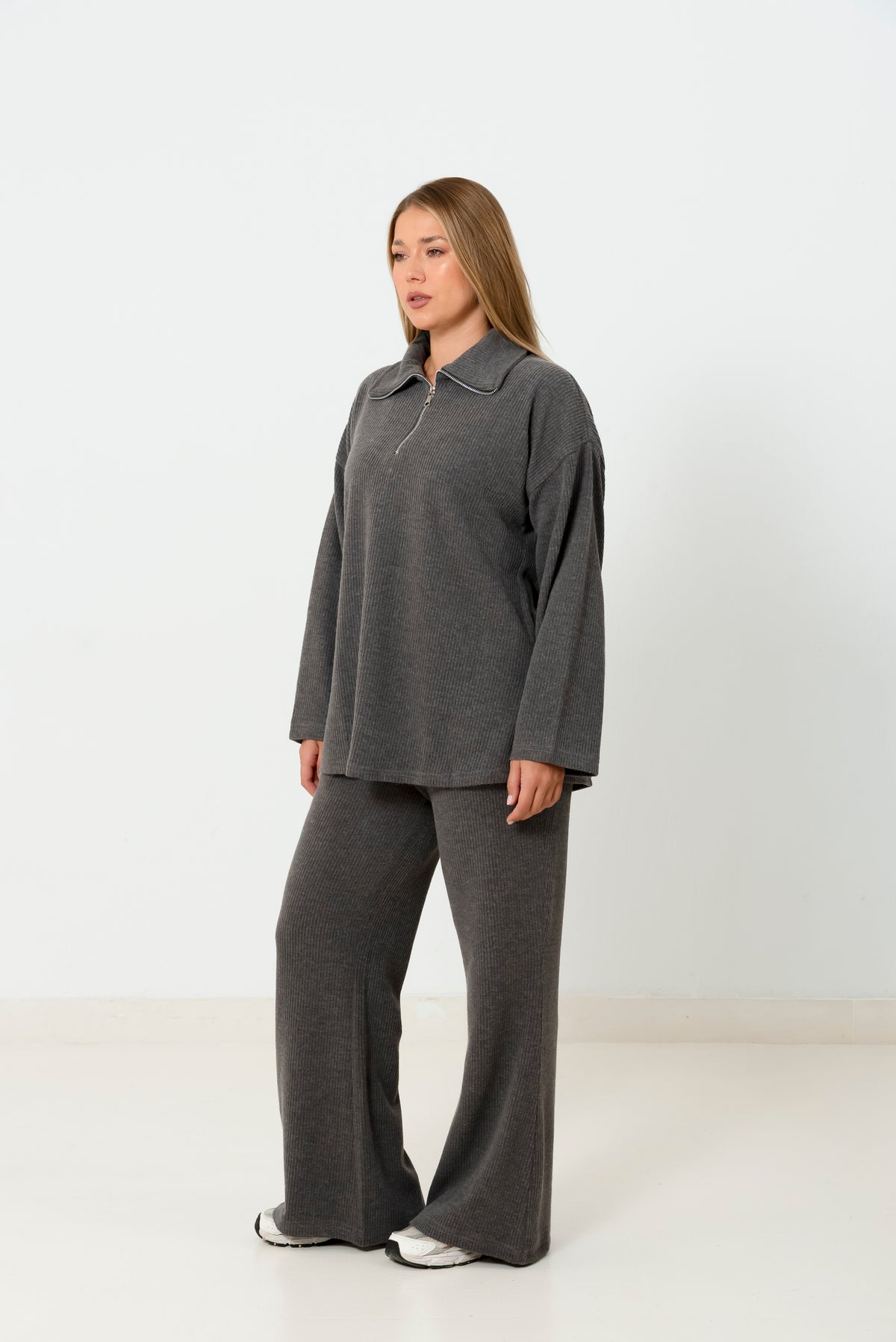 The daily set in grey