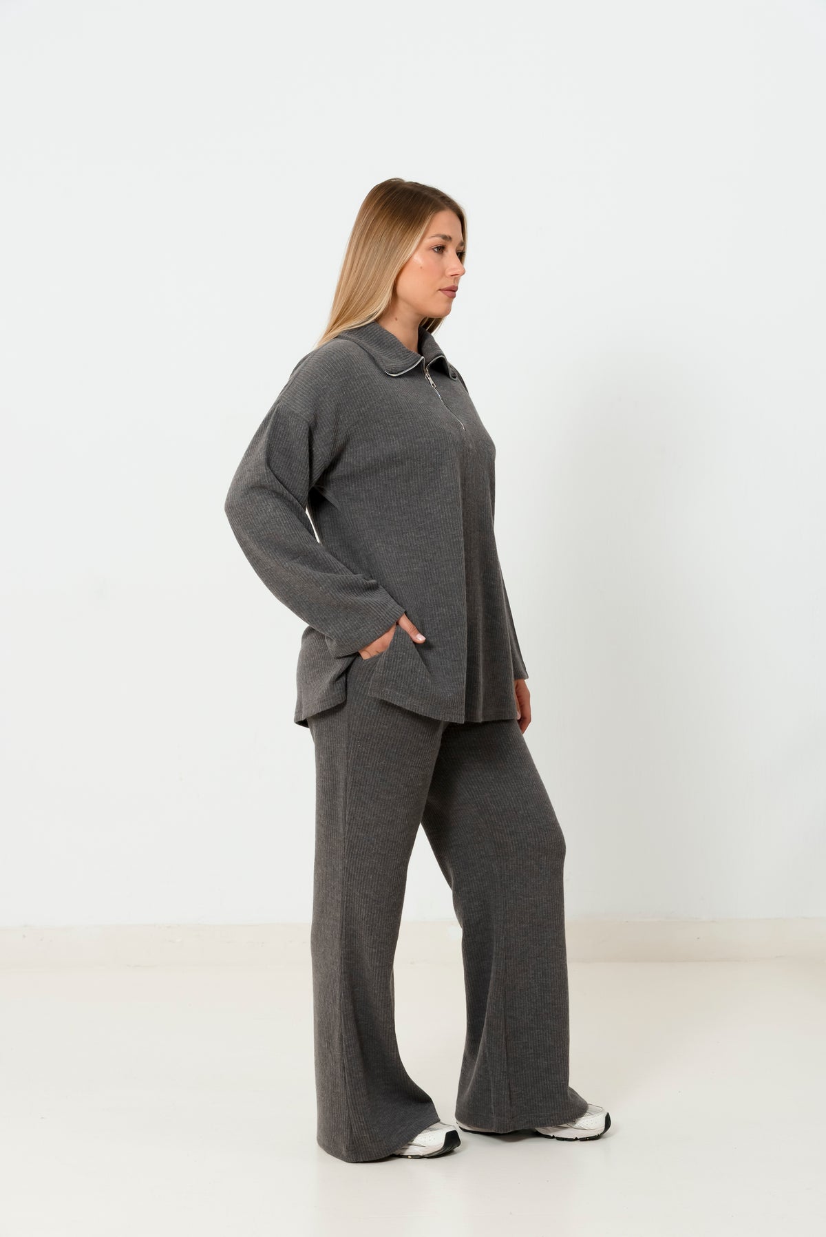 The daily set in grey