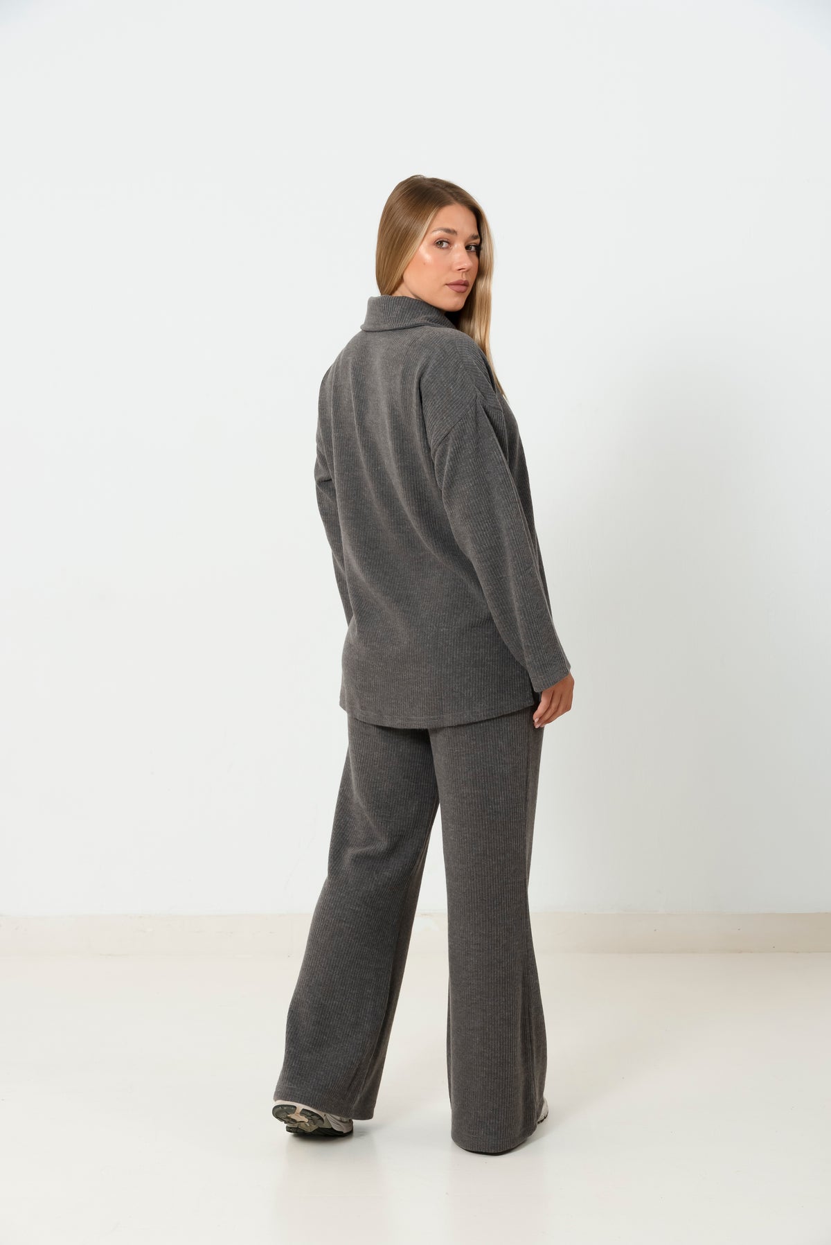The daily set in grey