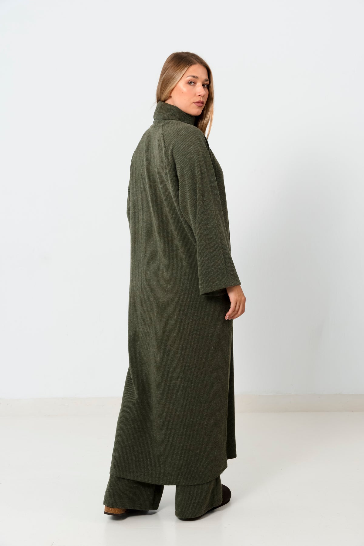 La muse in Olive green