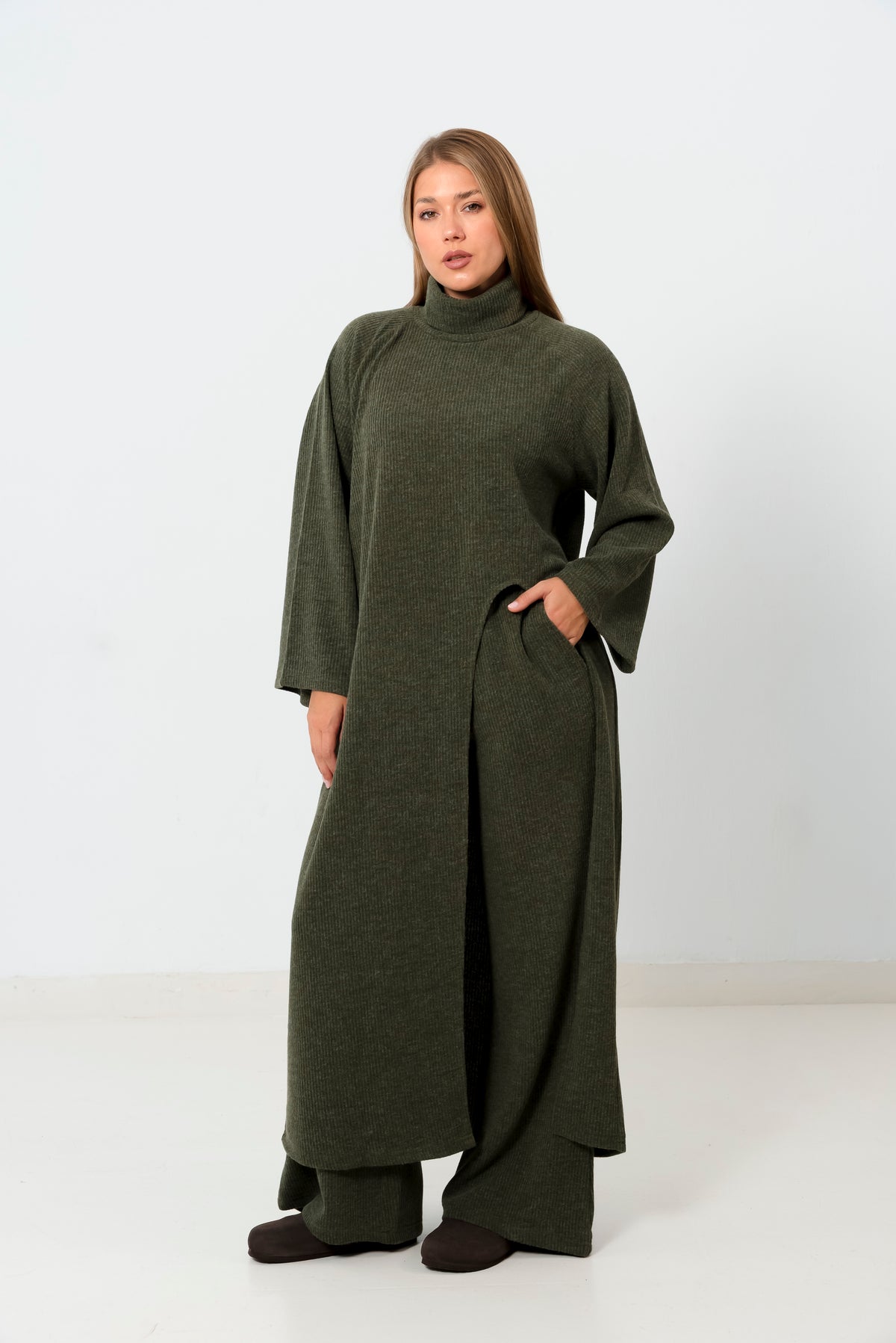 La muse in Olive green